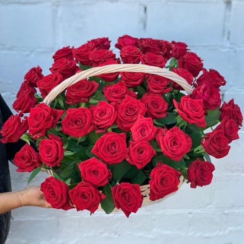 Корзина 51 красная роза - купить с доставкой в интернет-магазине | Флорист Экспресс по Апатитам